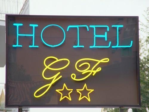 Hotel Gf Чезано-Босконе Экстерьер фото