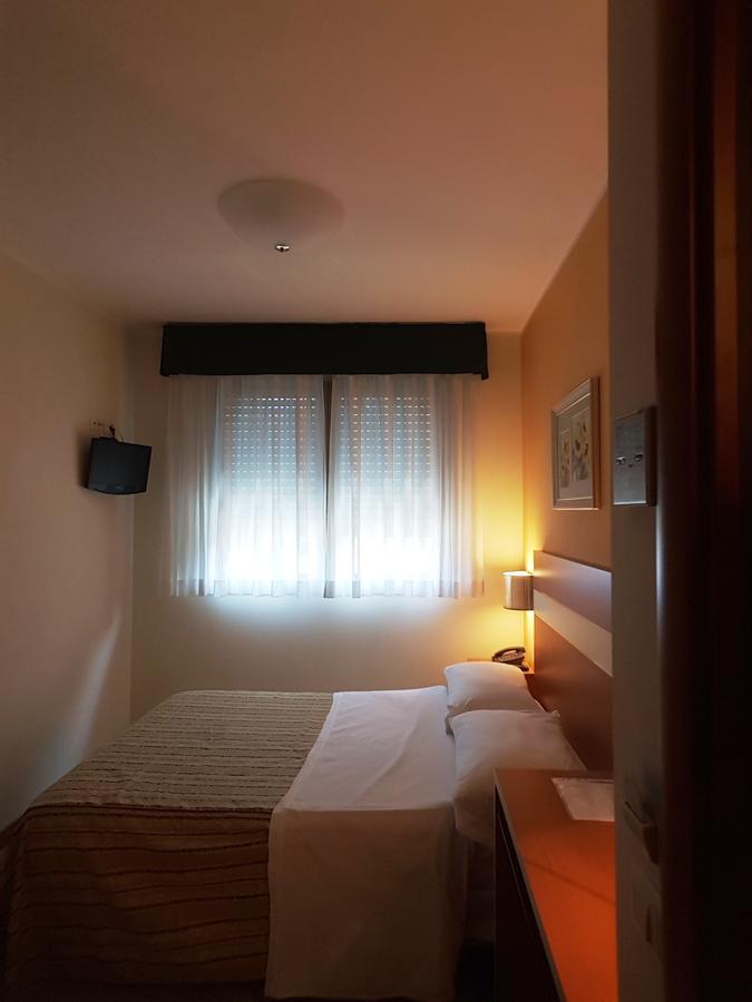 Hotel Gf Чезано-Босконе Экстерьер фото